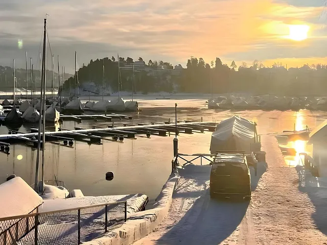 Båthavn om vinteren hos Sørfonden Slipp